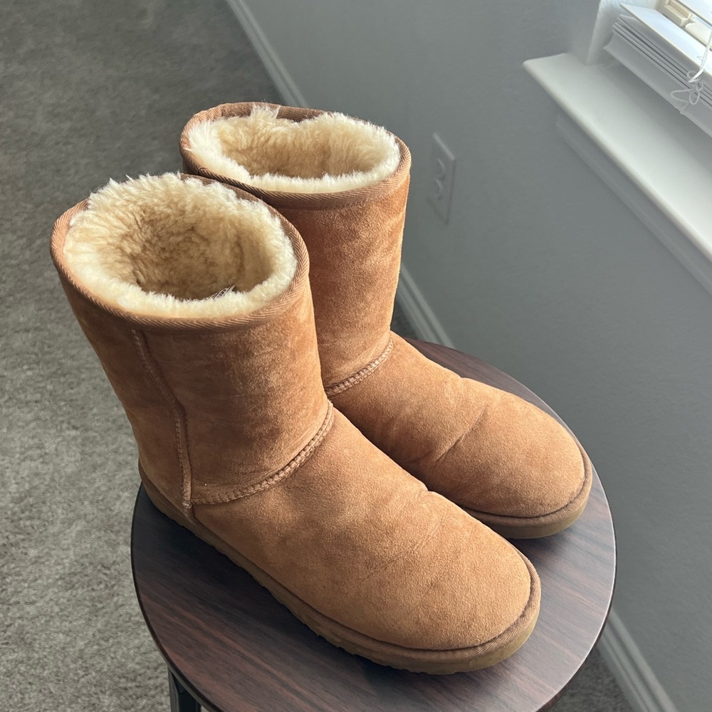 UGG- Classic Short